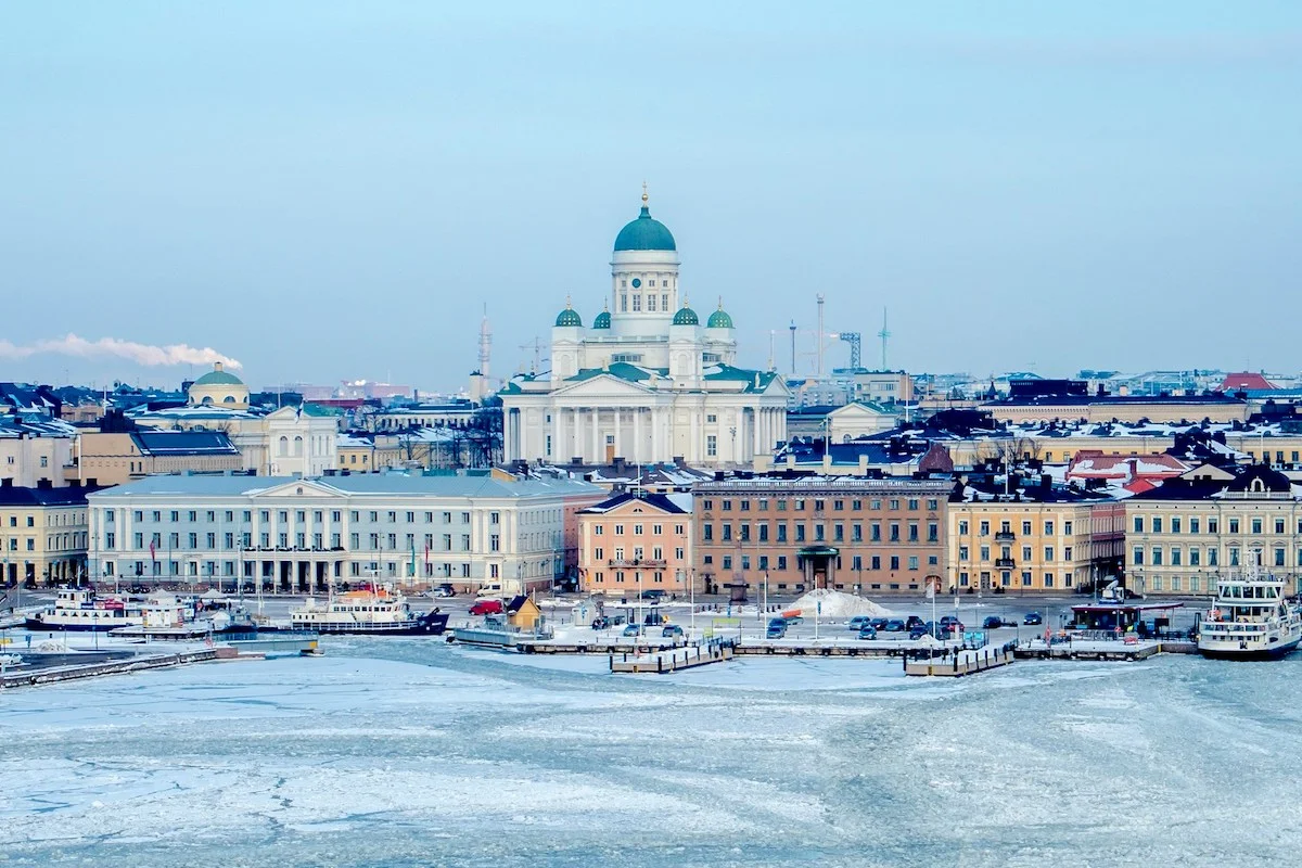 Helsinki stoppt Werbung für fossile Energien, Gentherapie lässt Blinde sehen, Kicken gegen die Kilos